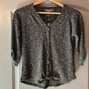 No boundaries three-quarter sleeve button-up top XS